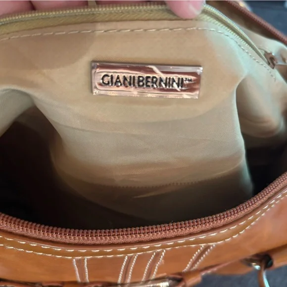 Giani Bernini’s Elegant Tan Leather Gently Used Handbag - Picture 3 of 11